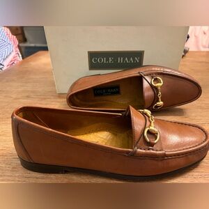Cole Haan classic bit loafer in excellent preowned condition — tan leather (9.5)